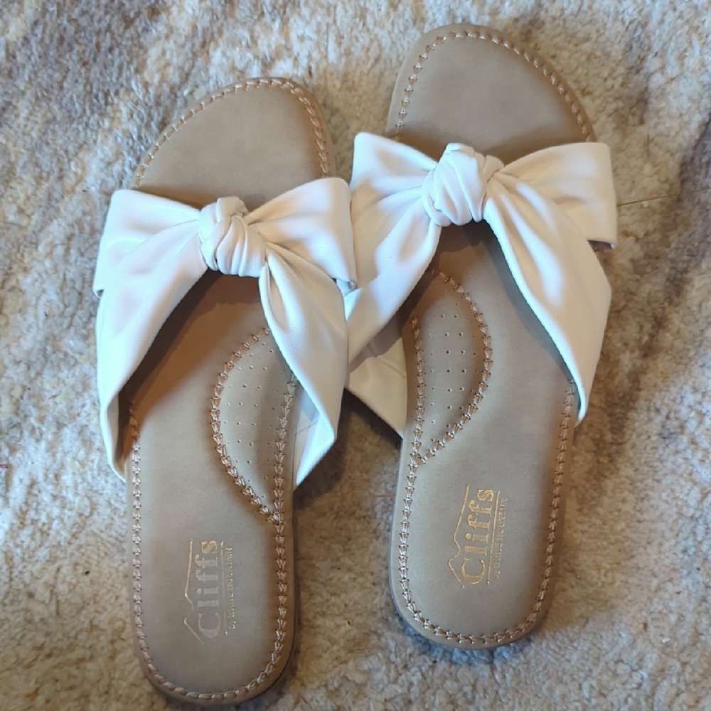 Cliffs by WHITE MOUNTAIN Beige and White Knotted Sandals